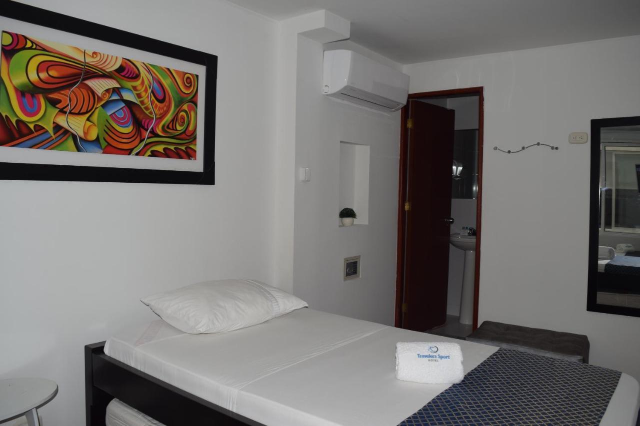 Hotel Travelers Sport Cali Esterno foto