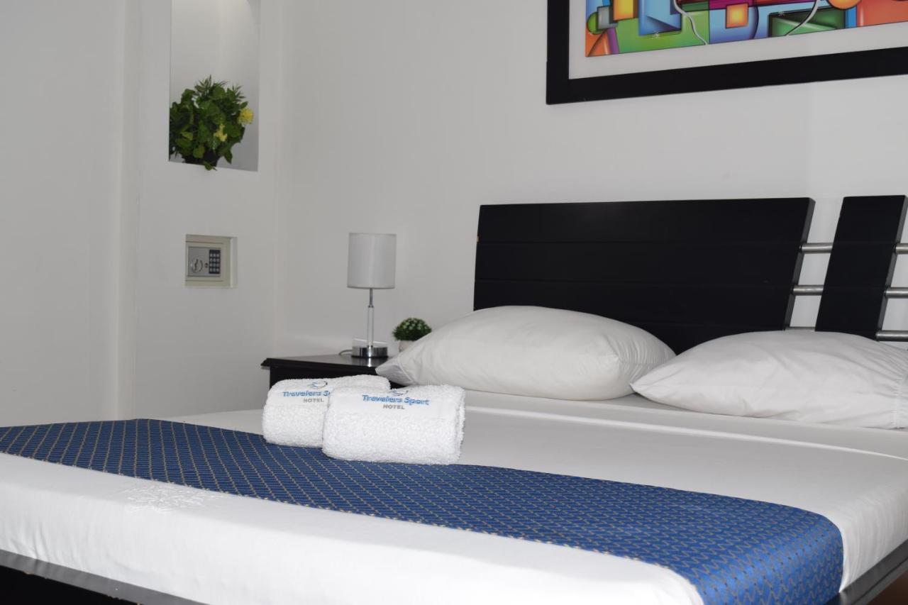 Hotel Travelers Sport Cali Esterno foto